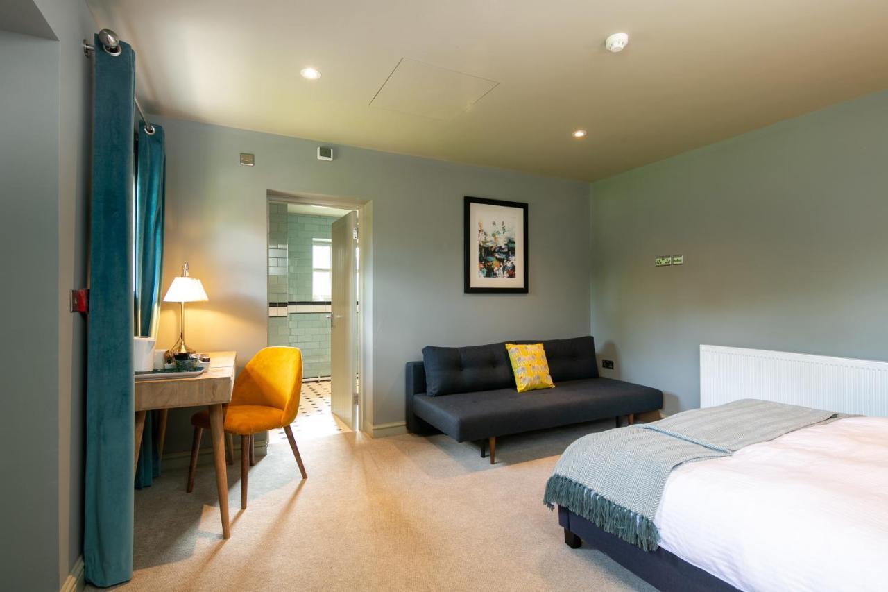 Bed and Breakfast The Cowdray Arms Worth  Exterior foto