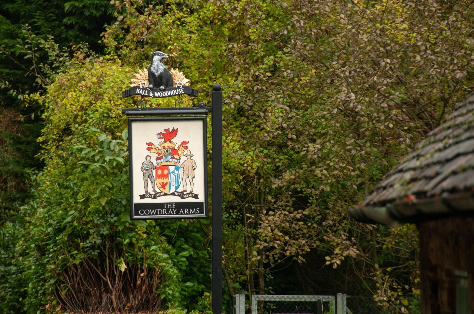 Bed and Breakfast The Cowdray Arms Worth  Exterior foto