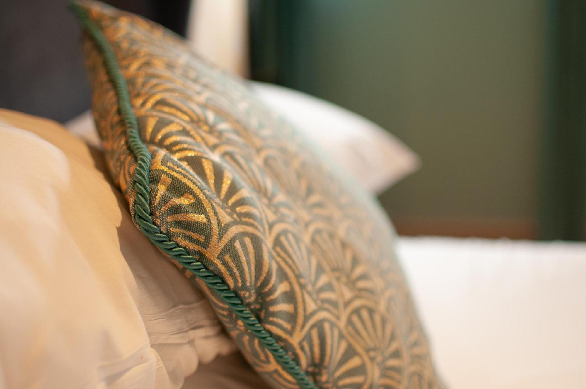 Bed and Breakfast The Cowdray Arms Worth  Exterior foto