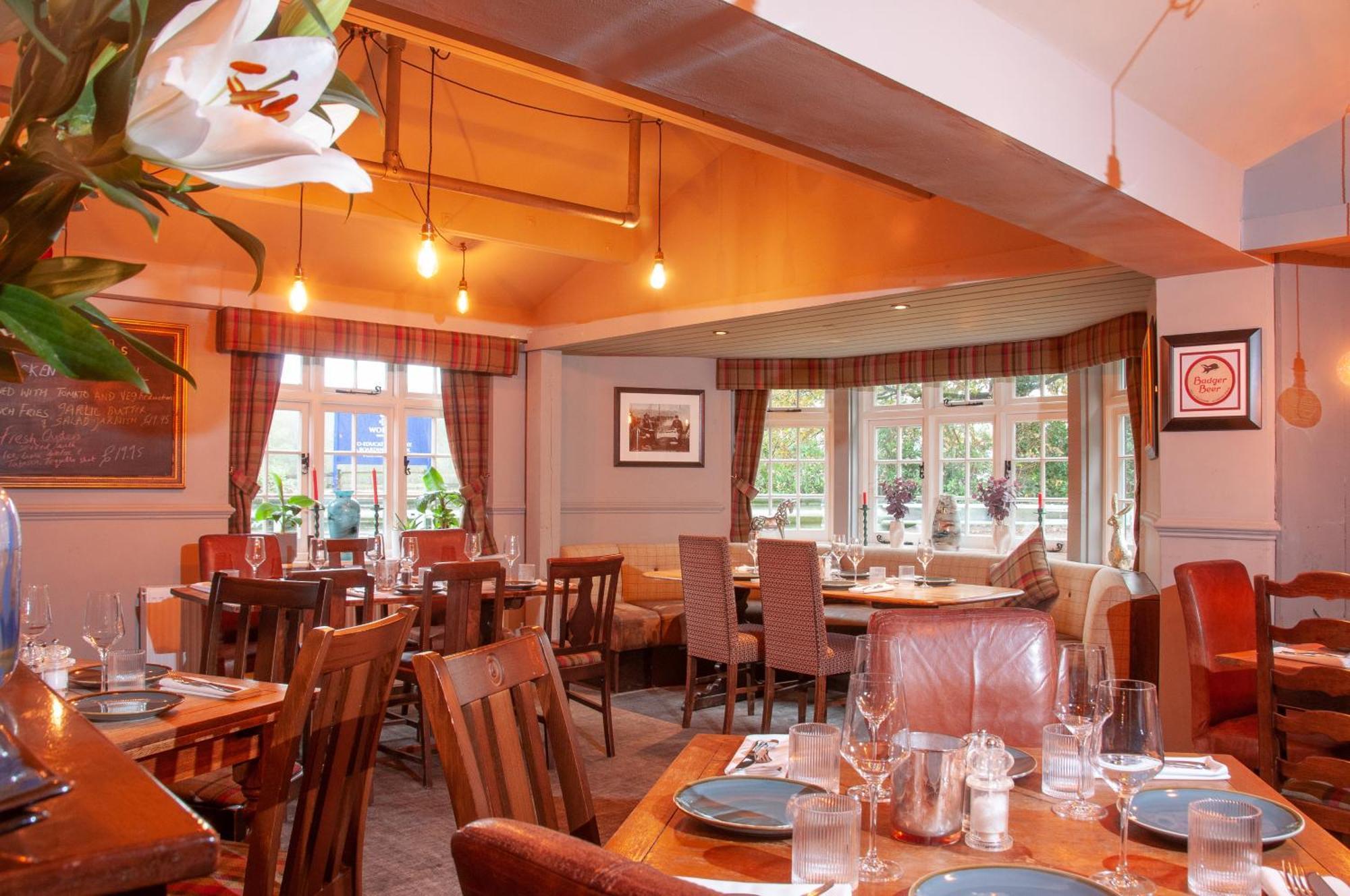Bed and Breakfast The Cowdray Arms Worth  Exterior foto