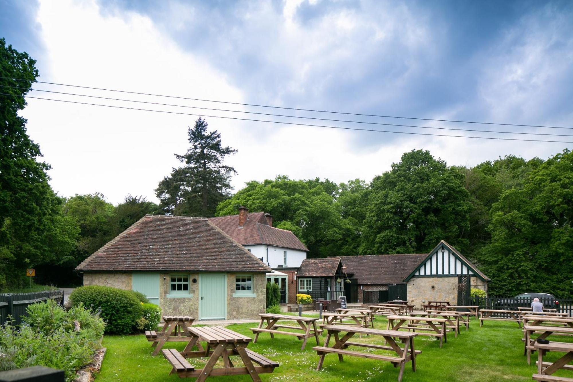 Bed and Breakfast The Cowdray Arms Worth  Exterior foto
